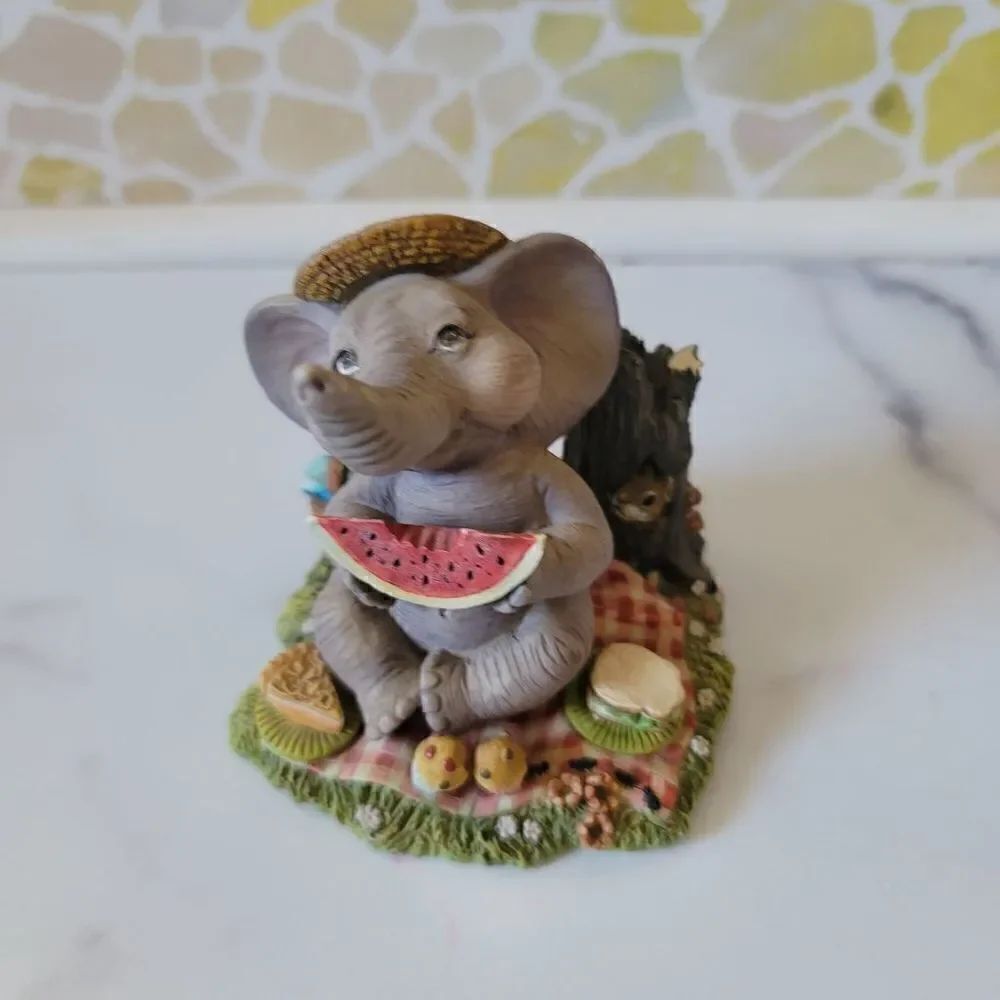 A slice of the Fun Peanut Pals Sculpture Collection by Tom Newson elephant picni